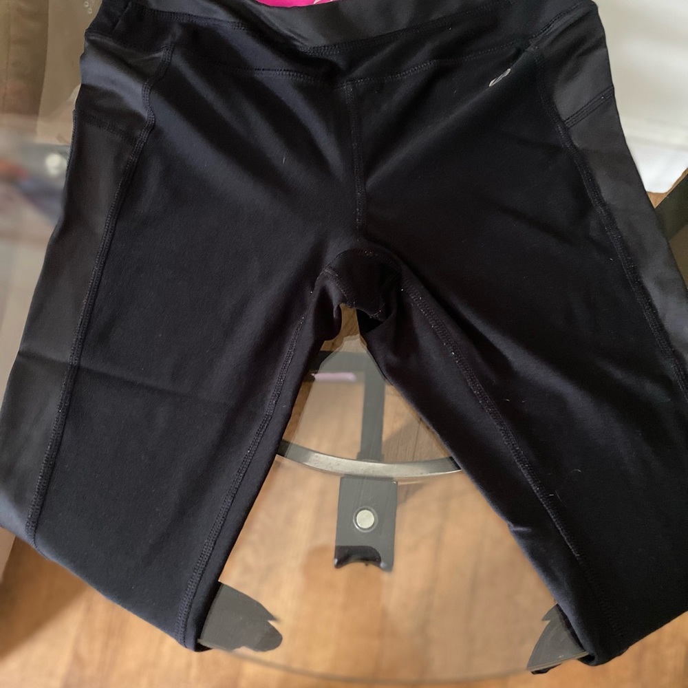I have black leggings for juniors size asking $8 for them .
